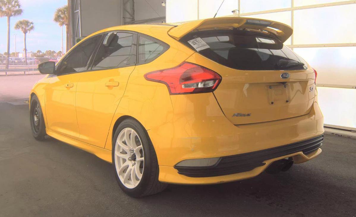 Used 2017 Ford Focus ST FWD image 7