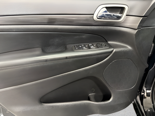 Used 2022 Jeep Grand Cherokee Laredo X RWD image 9
