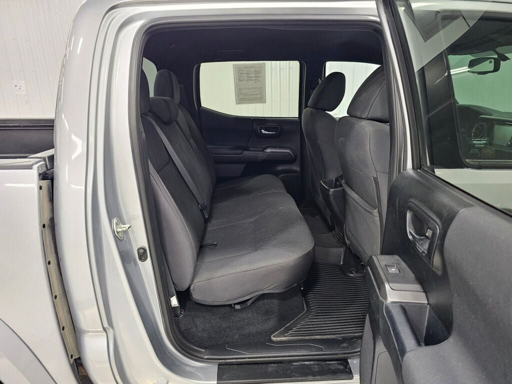 Used 2017 Toyota Tacoma TRD Sport w/ Tow Package (A/T) AWD/4WD image 16