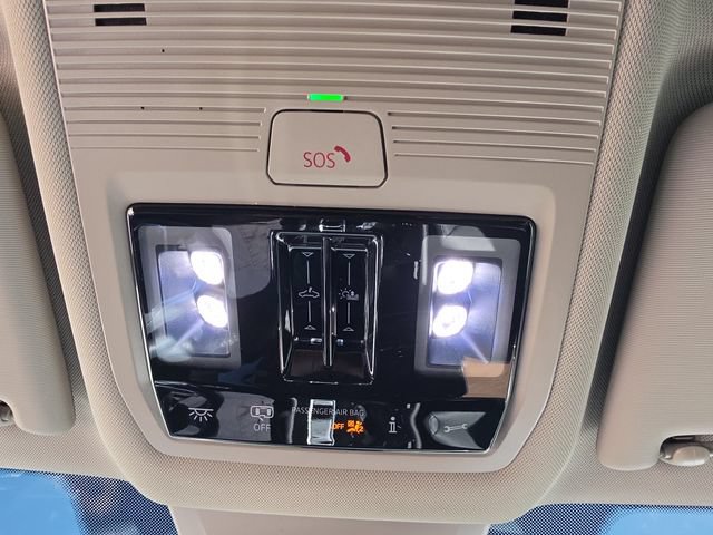 Used 2025 Volkswagen Atlas SE w/ Panoramic Sunroof Package FWD image 34