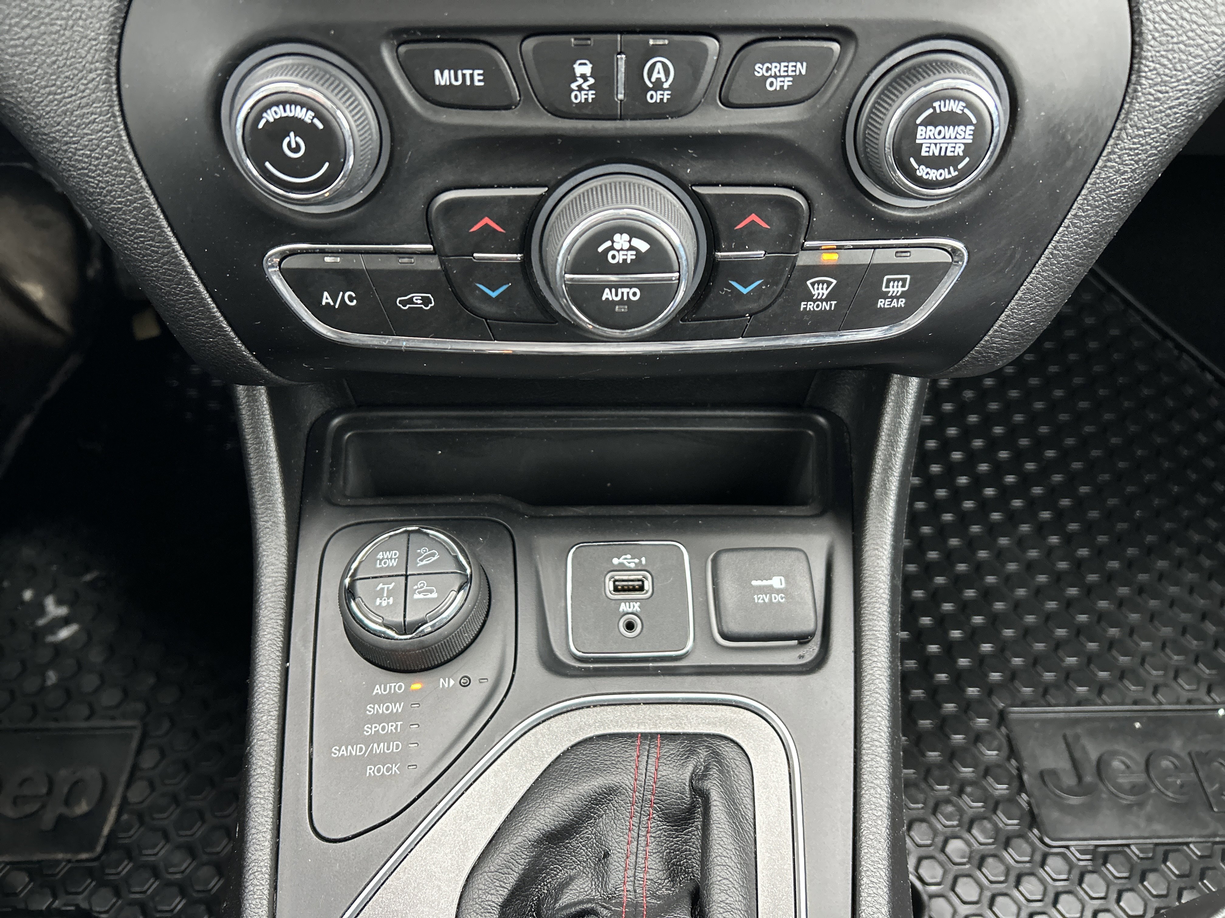 Used 2020 Jeep Cherokee Trailhawk w/ Comfort & Convenience Group image 20