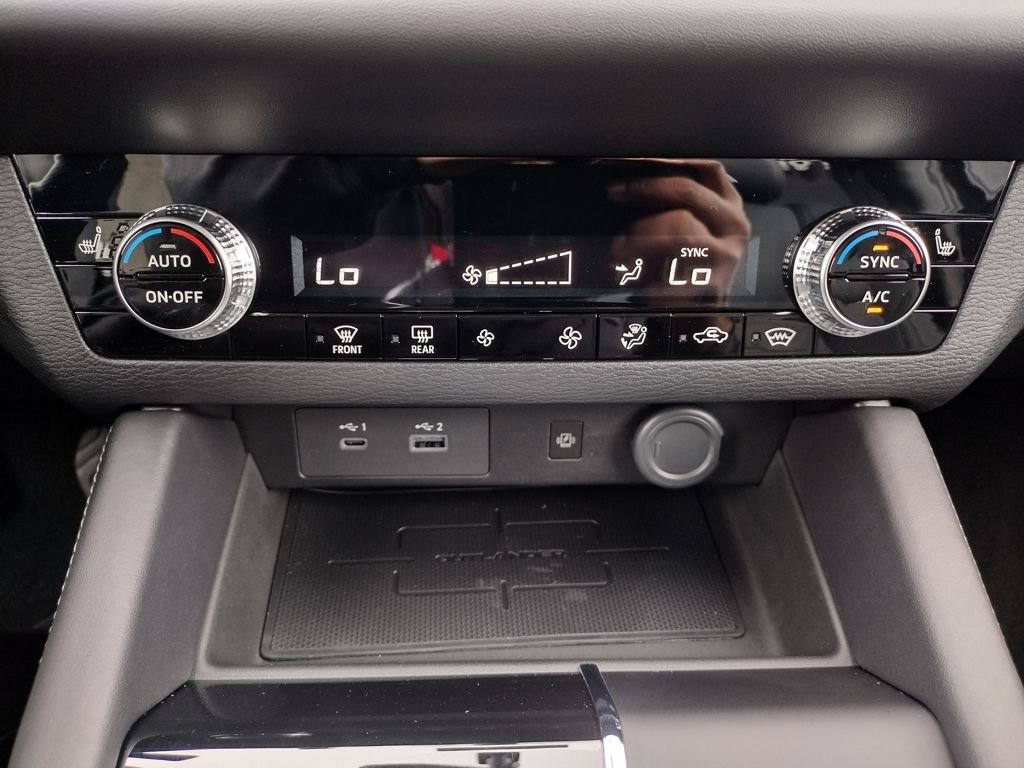 New 2025 Mitsubishi Outlander SE image 25