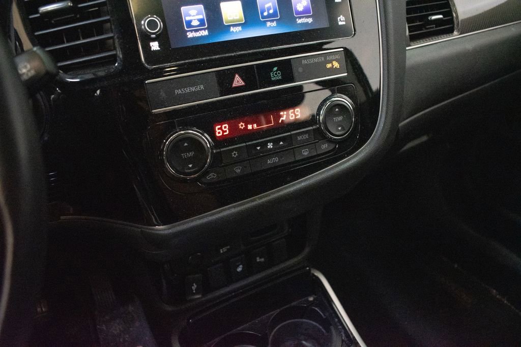 Used 2019 Mitsubishi Outlander AWD image 17