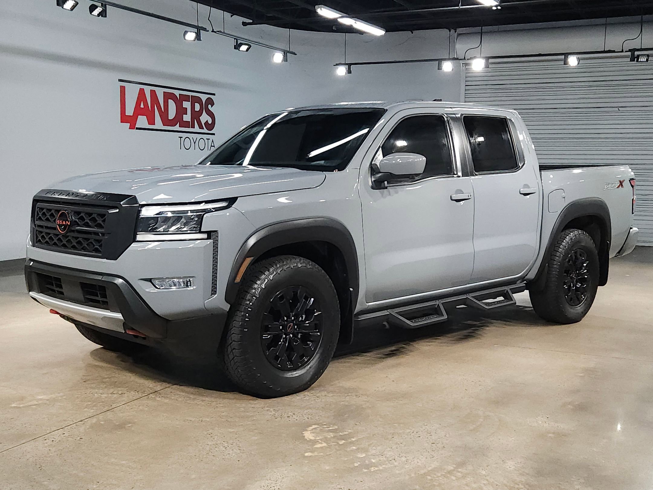 Used 2022 Nissan Frontier Pro-X RWD image 3