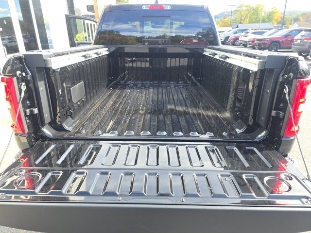 New 2026 RAM 1500 4x4 Crew Cab image 28