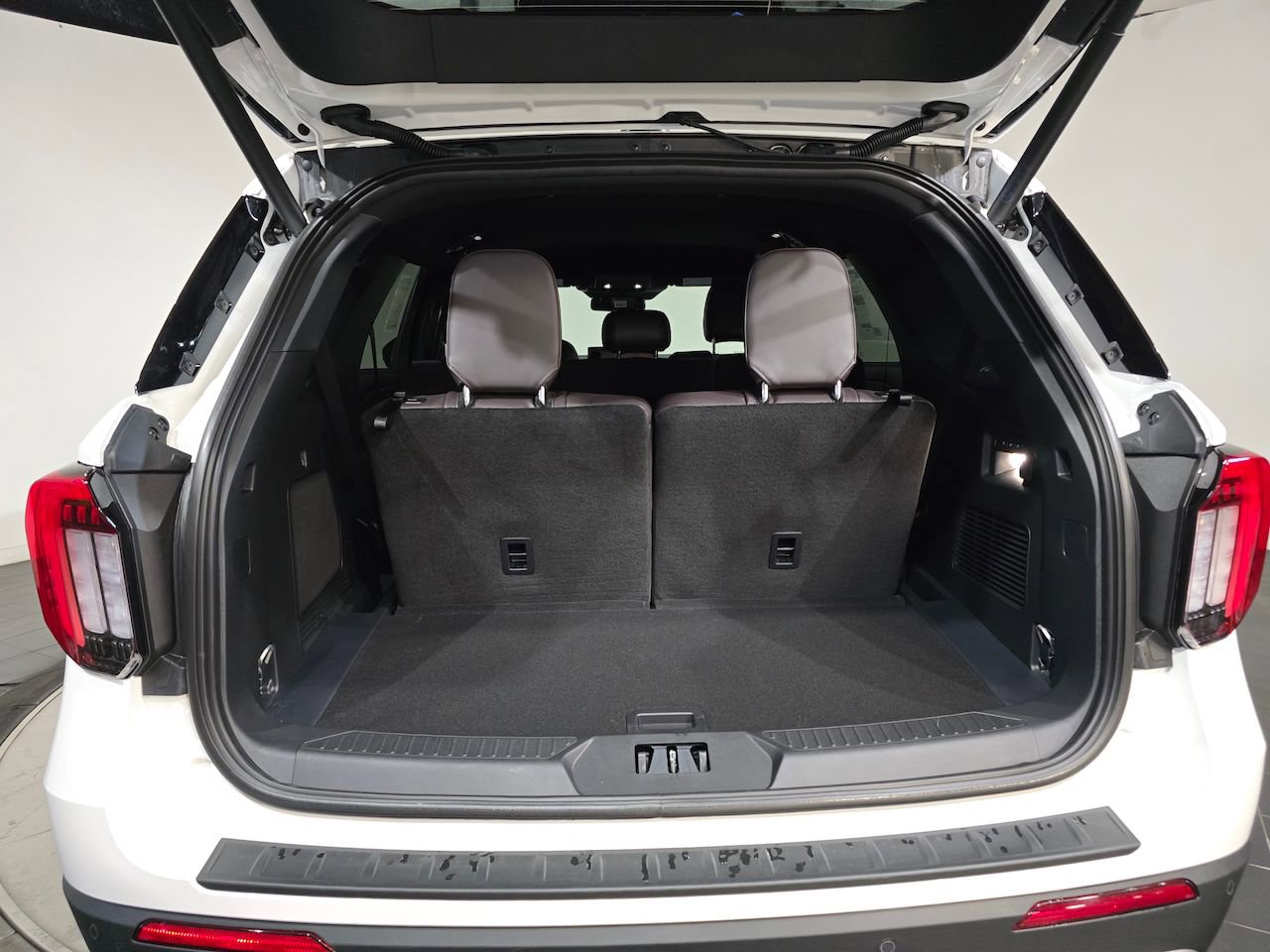 New 2026 Ford Explorer Platinum image 12