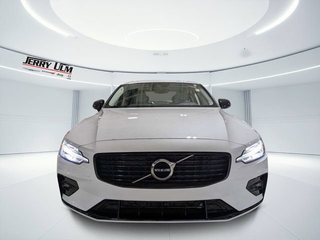 Used 2022 Volvo S60 B5 Momentum w/ Premium Package FWD image 8