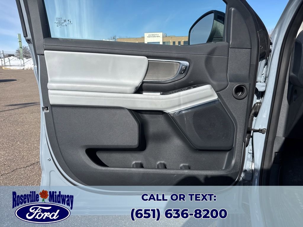 Used 2025 Ford Expedition Platinum image 31