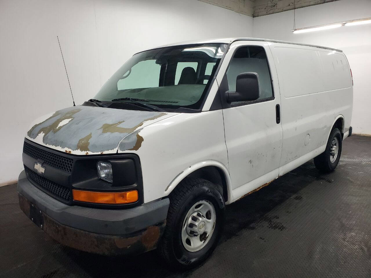 Used 2009 Chevrolet Express 2500 image 1