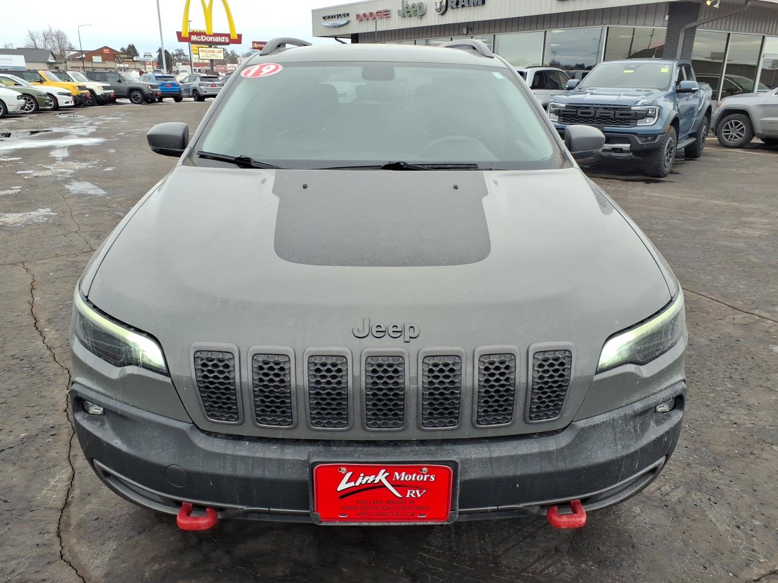 Used 2019 Jeep Cherokee Trailhawk w/ Cold Weather Group AWD/4WD image 9