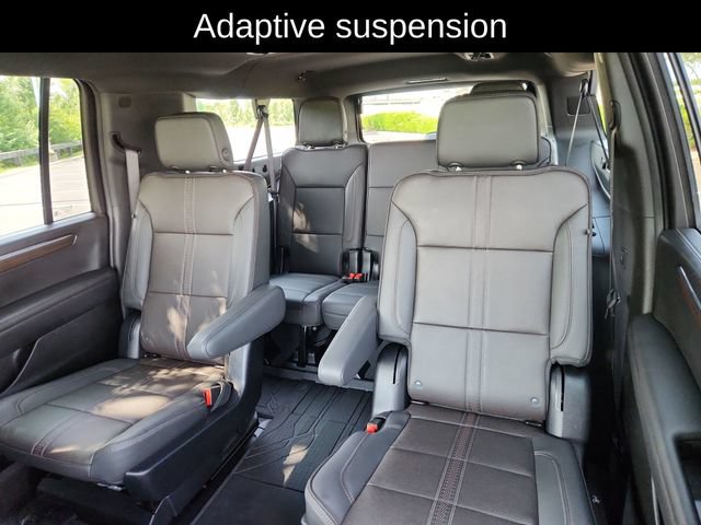Used 2025 Chevrolet Suburban High Country AWD/4WD image 29