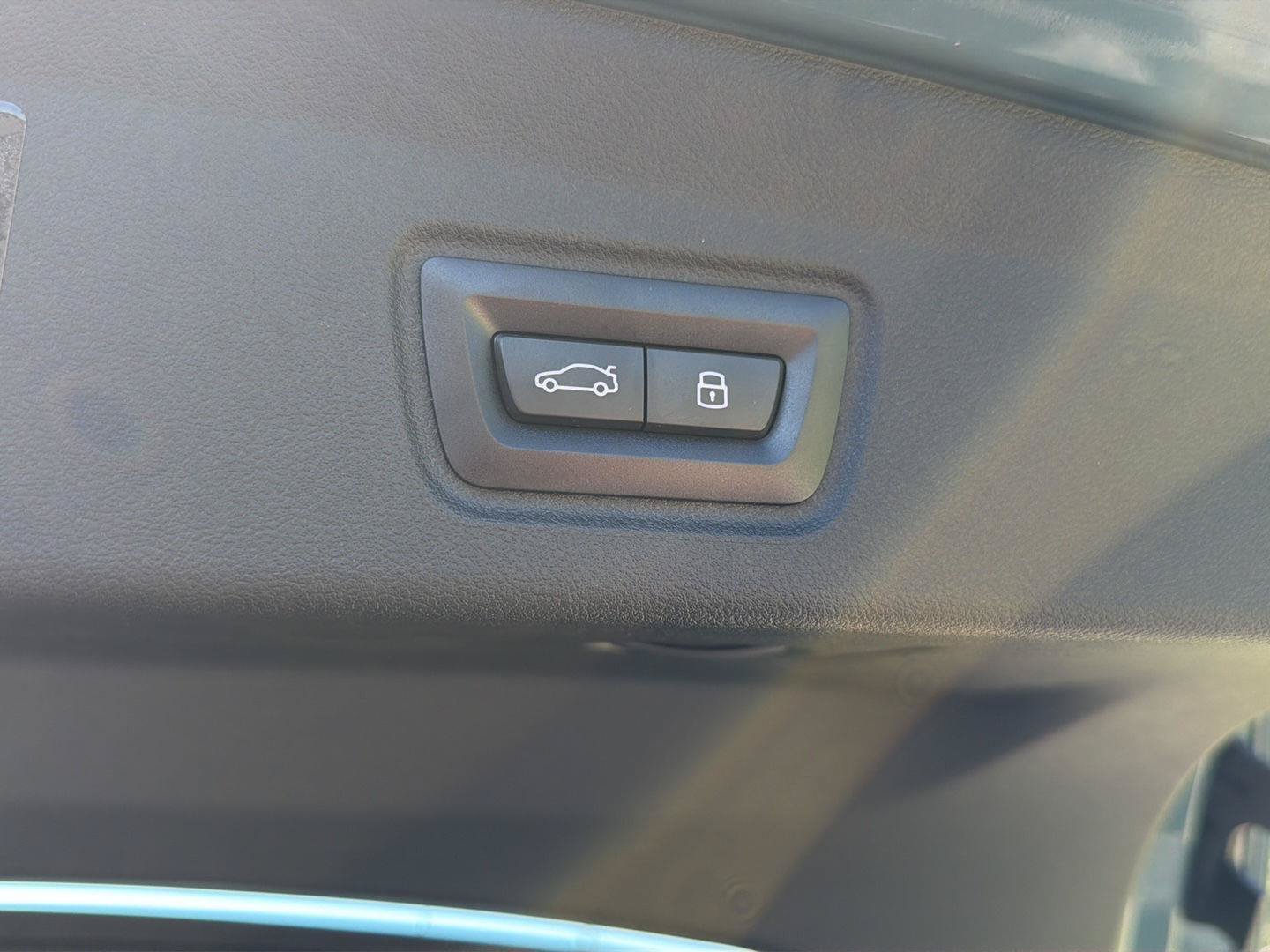 Used 2025 BMW i4 eDrive40 w/ Premium Package RWD image 36
