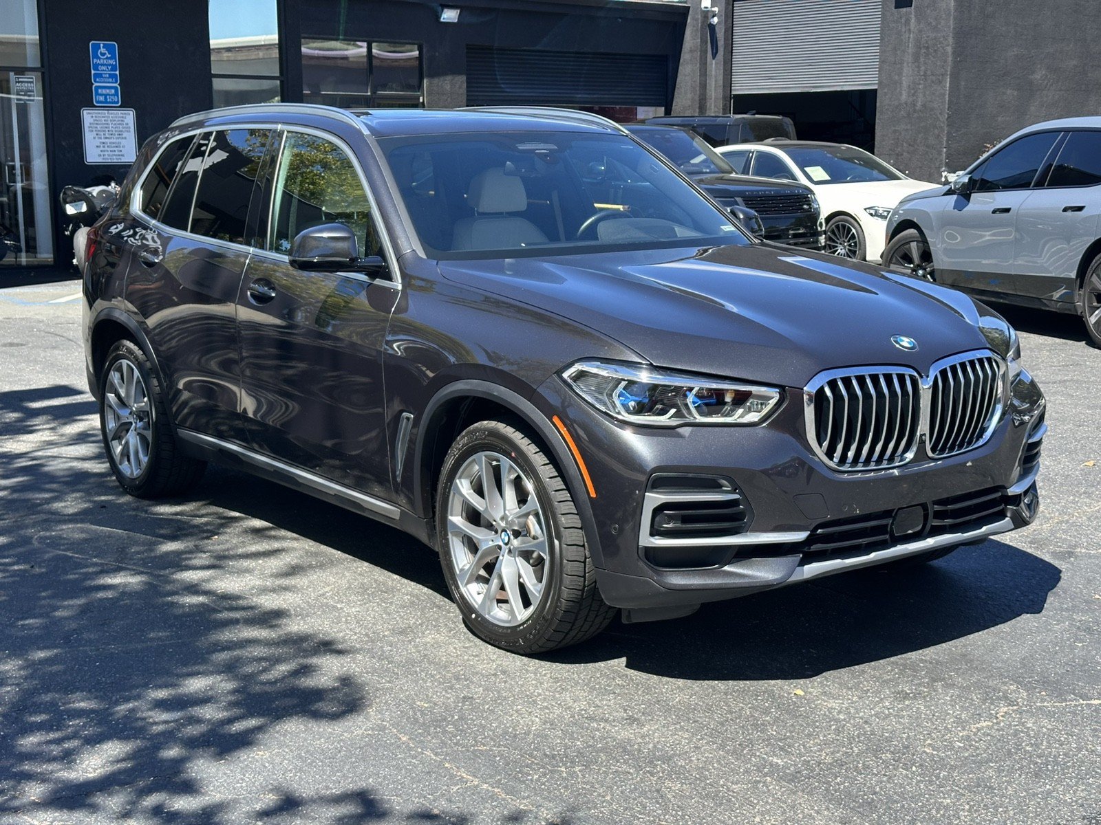 Used 2022 BMW X5 xDrive40i w/ Executive Package AWD/4WD image 6
