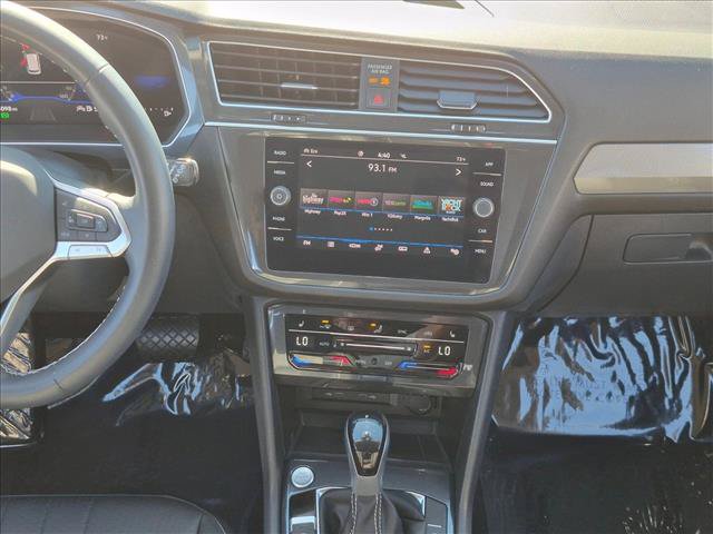 Used 2024 Volkswagen Tiguan SE AWD/4WD image 12