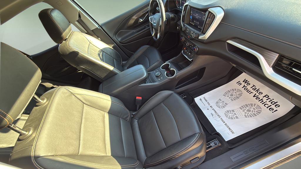 Used 2021 GMC Terrain SLT w/ Elevation Edition image 13