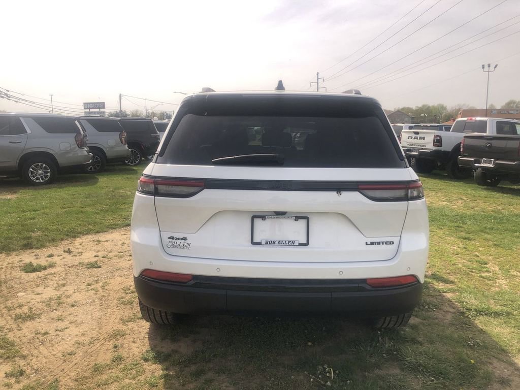 Used 2025 Jeep Grand Cherokee Limited w/ Black Appearance Package AWD/4WD image 19