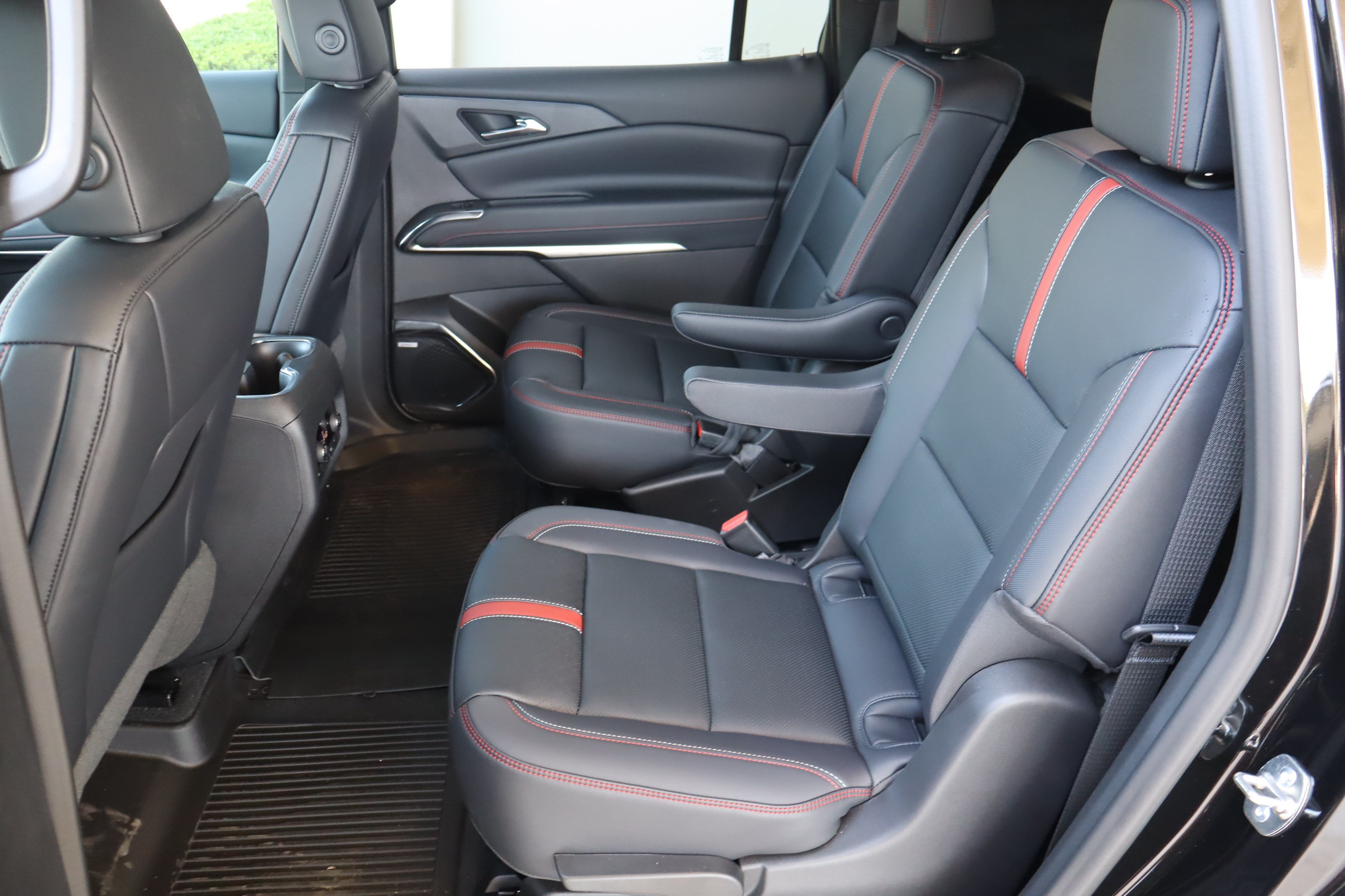 New 2026 Chevrolet Traverse RS w/ LPO, Floor Liner Package FWD image 21