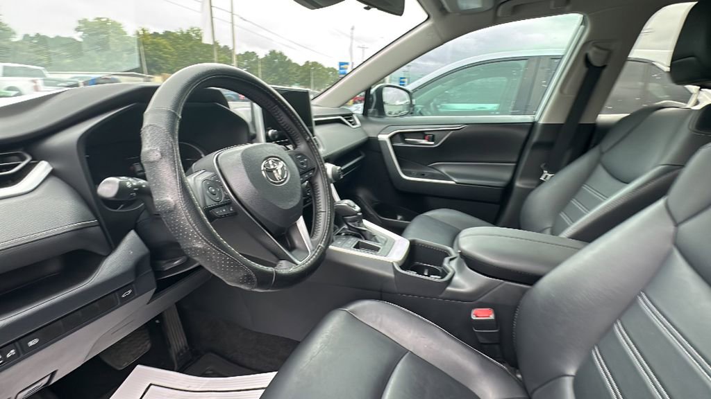 Used 2023 Toyota RAV4 XLE Premium image 10