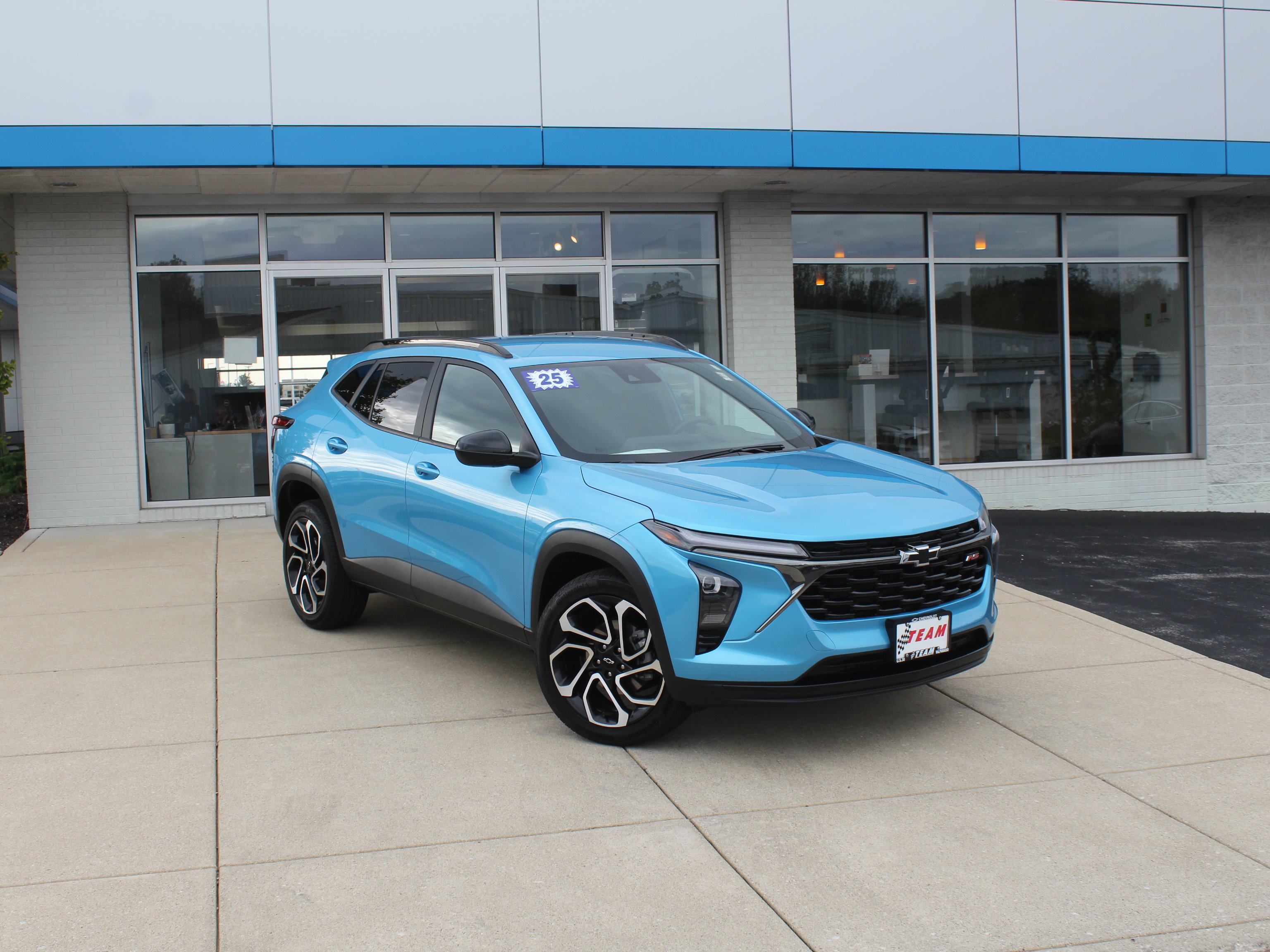 Used 2025 Chevrolet Trax RS w/ Driver Confidence Package FWD image 4
