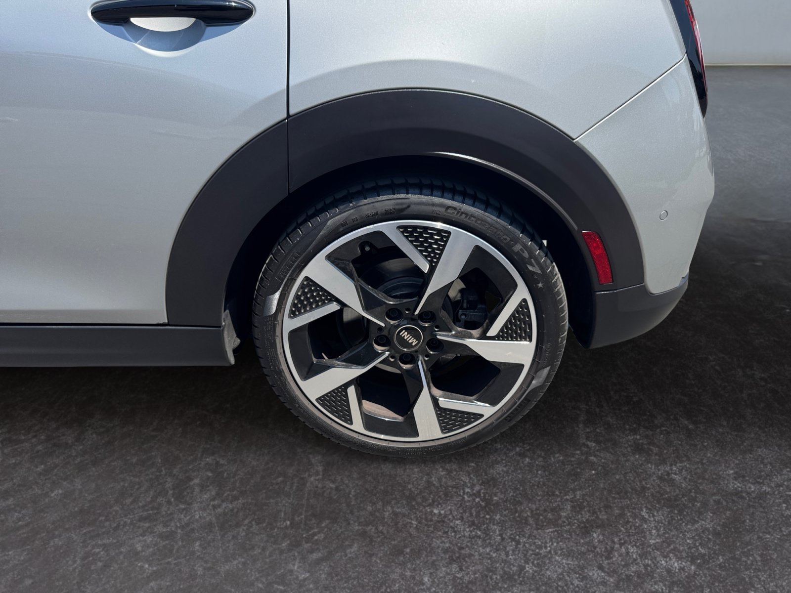Used 2025 MINI Cooper 4-Door Hardtop FWD image 14