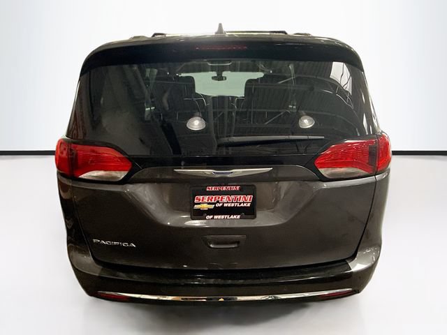Used 2020 Chrysler Pacifica Touring-L FWD image 7