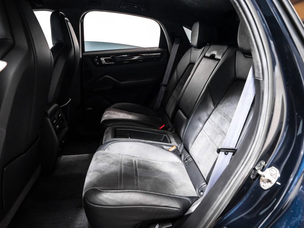 Certified 2023 Porsche Cayenne Turbo GT AWD/4WD image 33