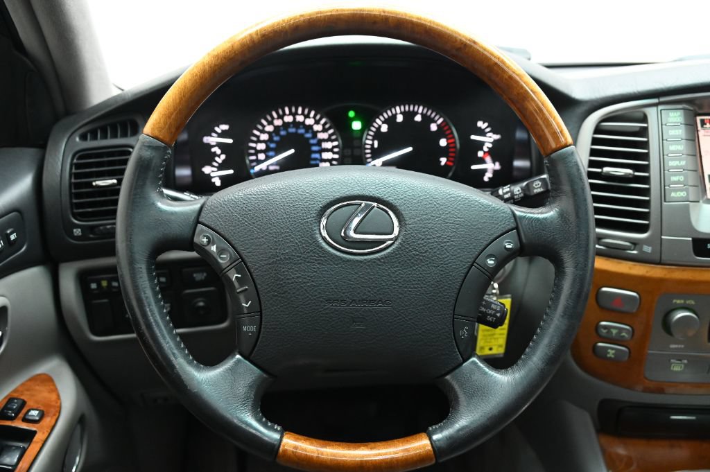Used 2004 Lexus LX 470 4WD w/ Preferred Accessory Pkg image 24