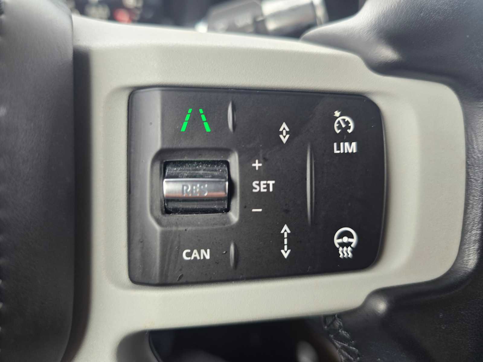 Used 2022 Land Rover Defender 110 X-Dynamic HSE image 31