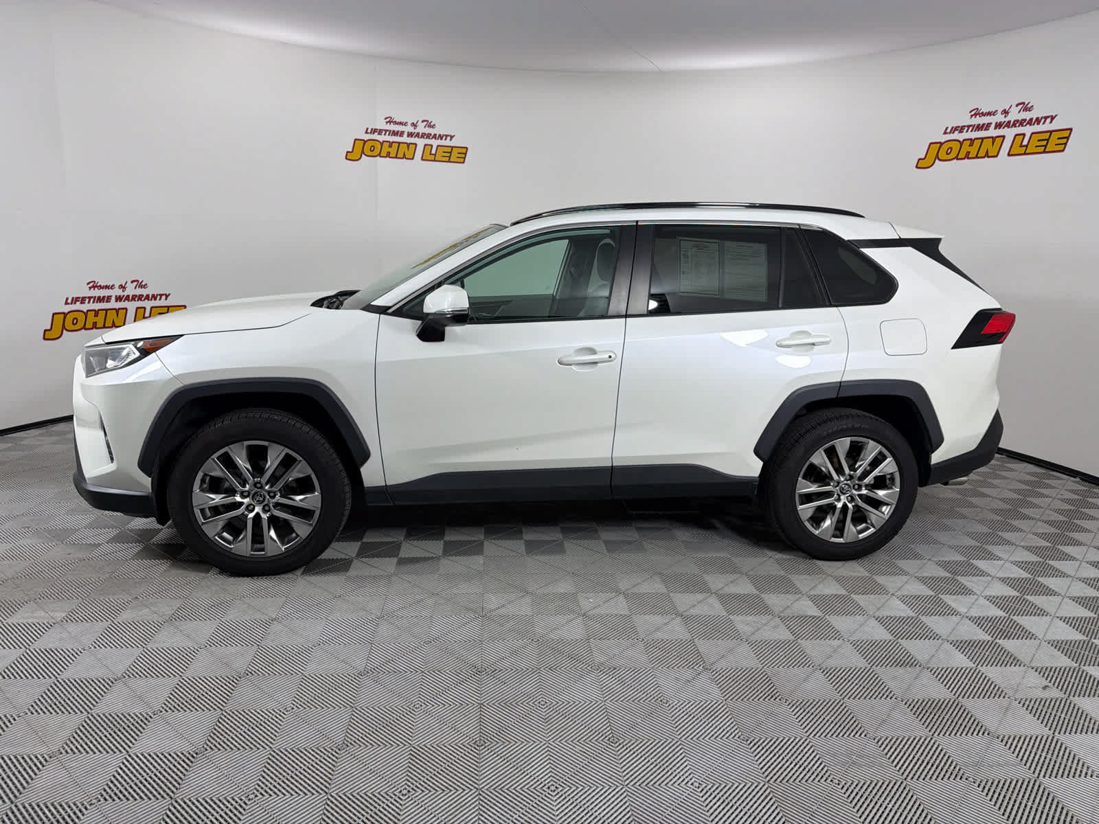 Used 2021 Toyota RAV4 XLE Premium AWD/4WD image 2