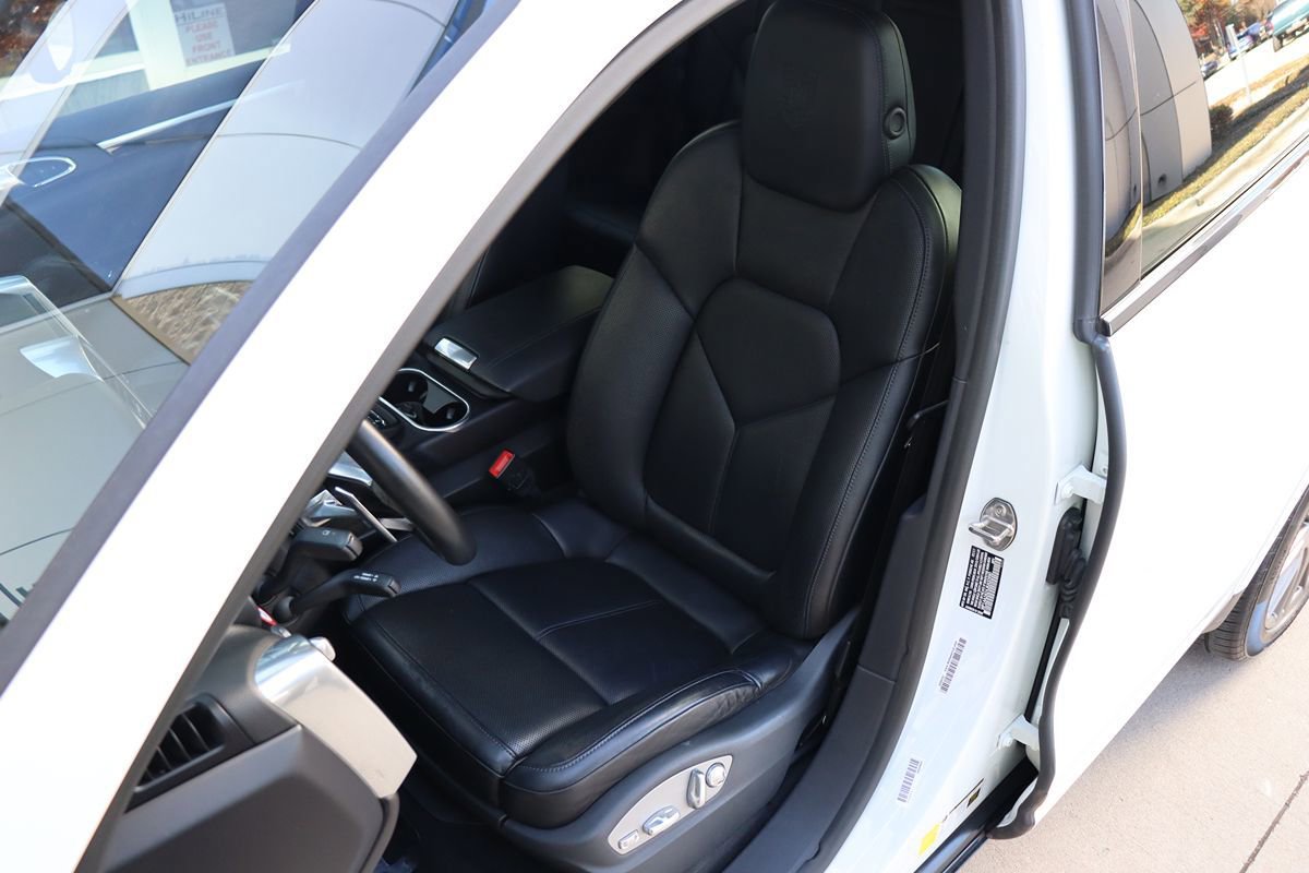 Used 2018 Porsche Cayenne Platinum Edition image 36
