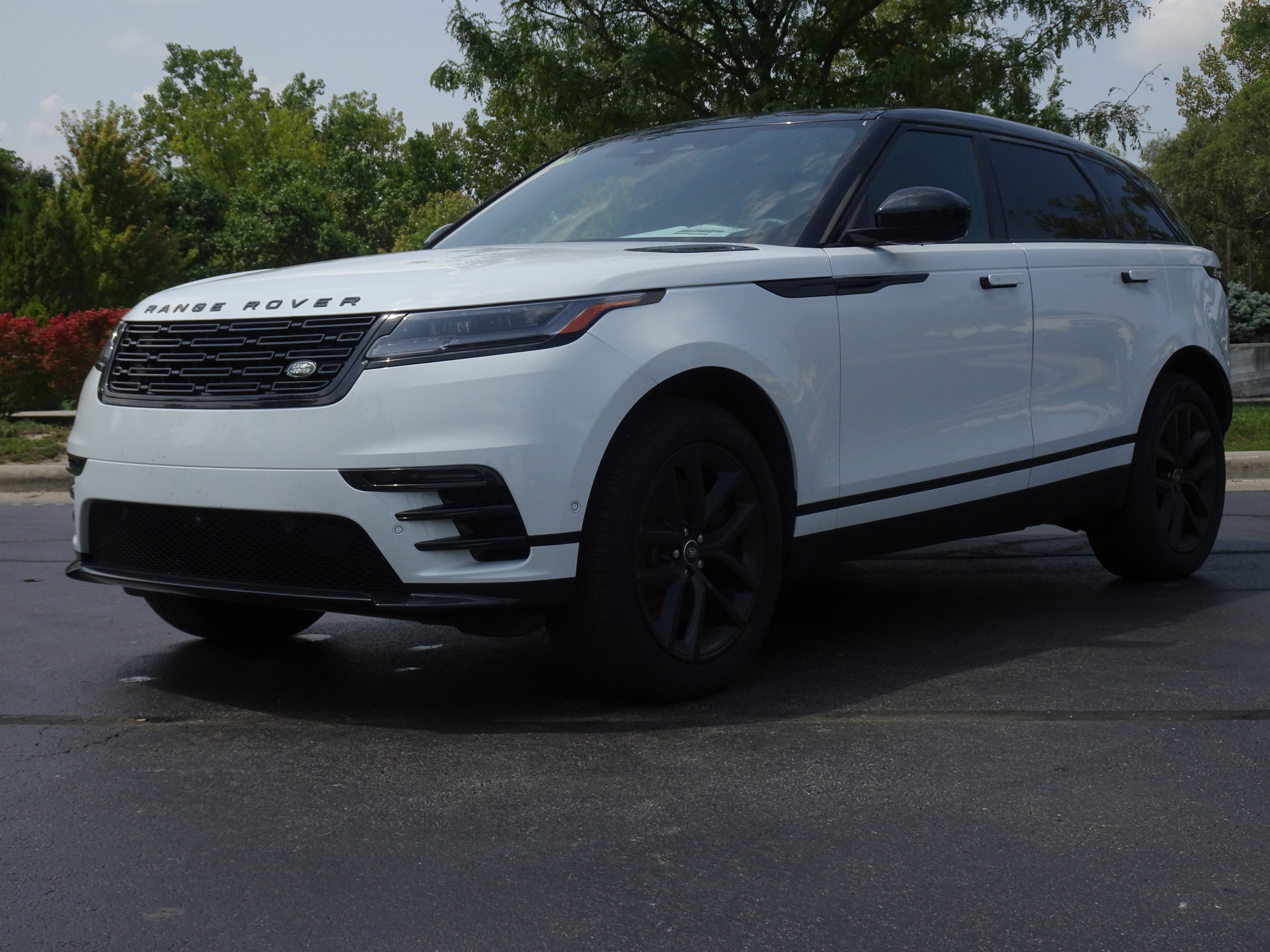 Certified 2026 Land Rover Range Rover Velar Dynamic SE AWD/4WD image 5