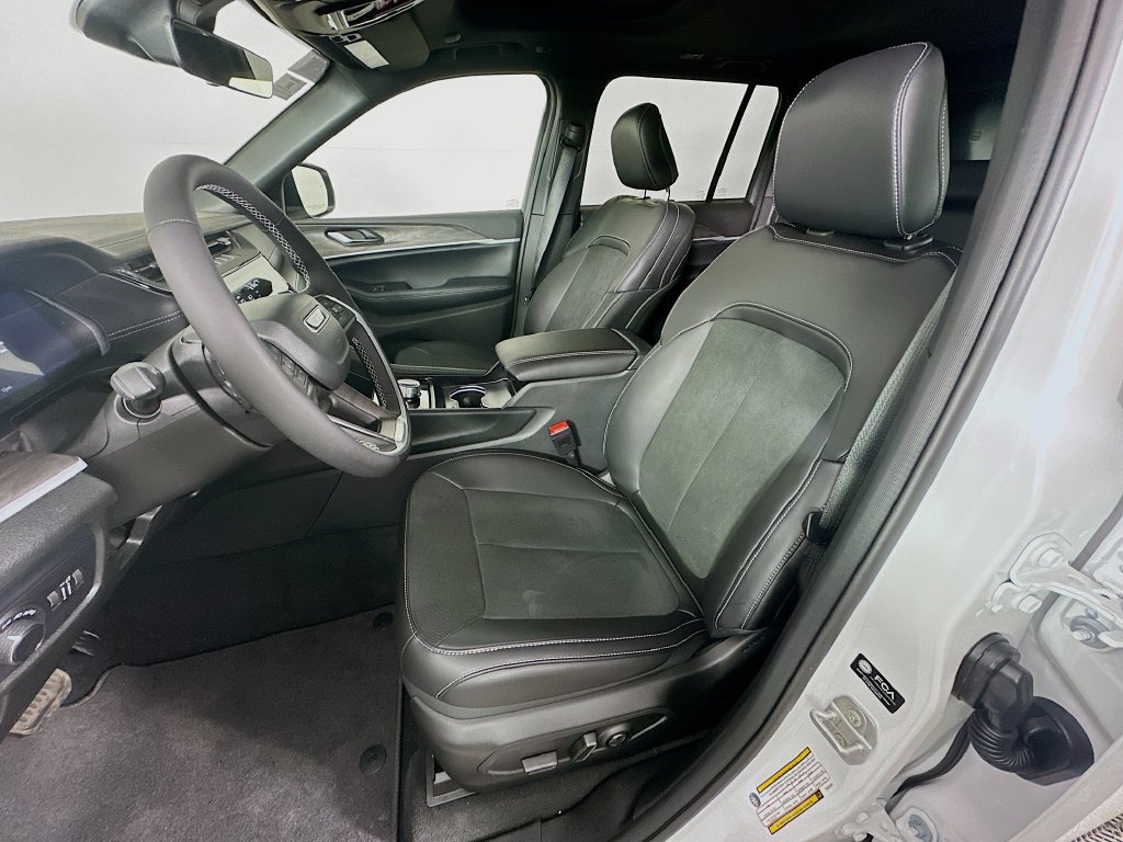New 2026 Jeep Grand Cherokee Altitude AWD/4WD image 29