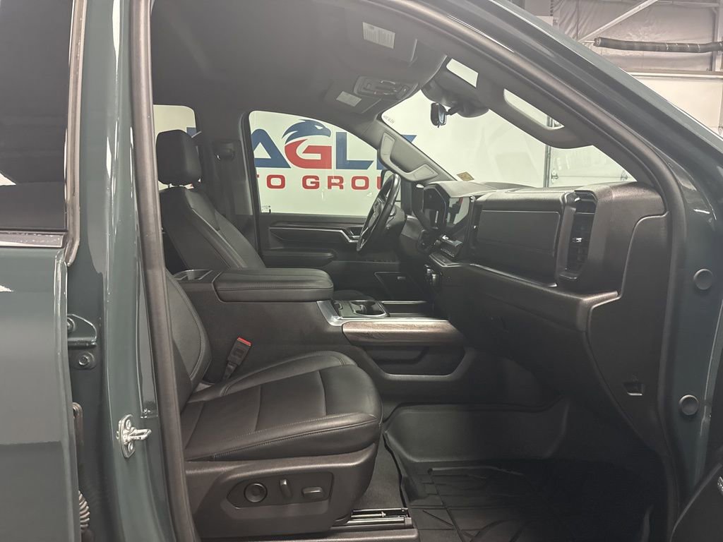 Used 2025 Chevrolet Silverado 2500 LTZ w/ LTZ Premium Package image 37