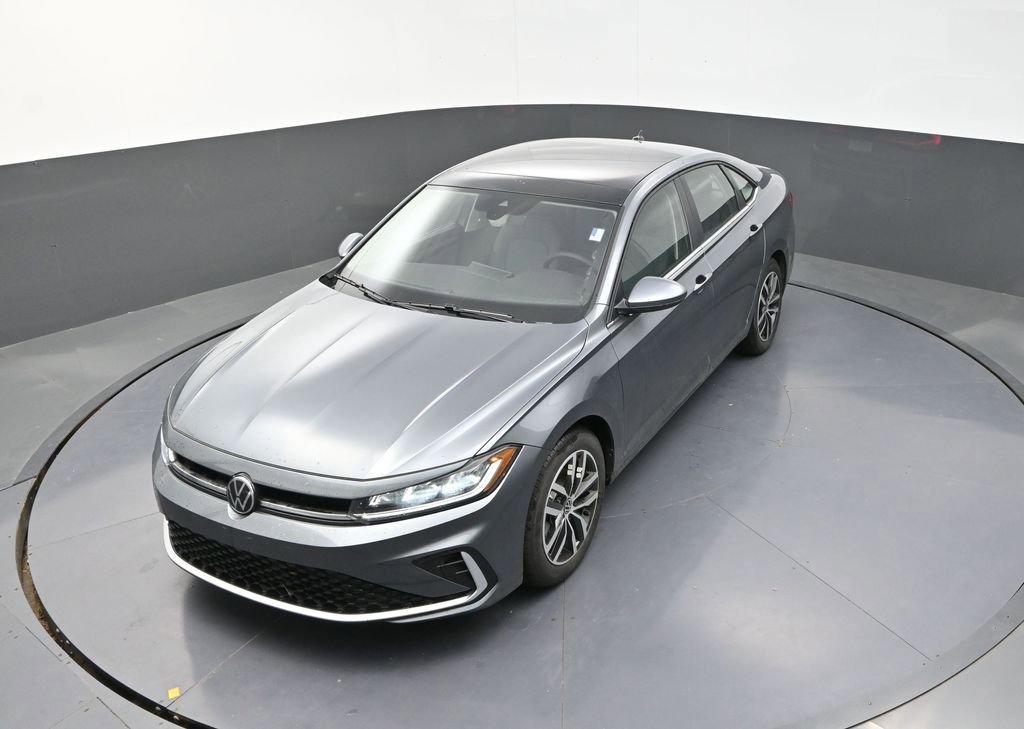 Used 2025 Volkswagen Jetta SE image 16