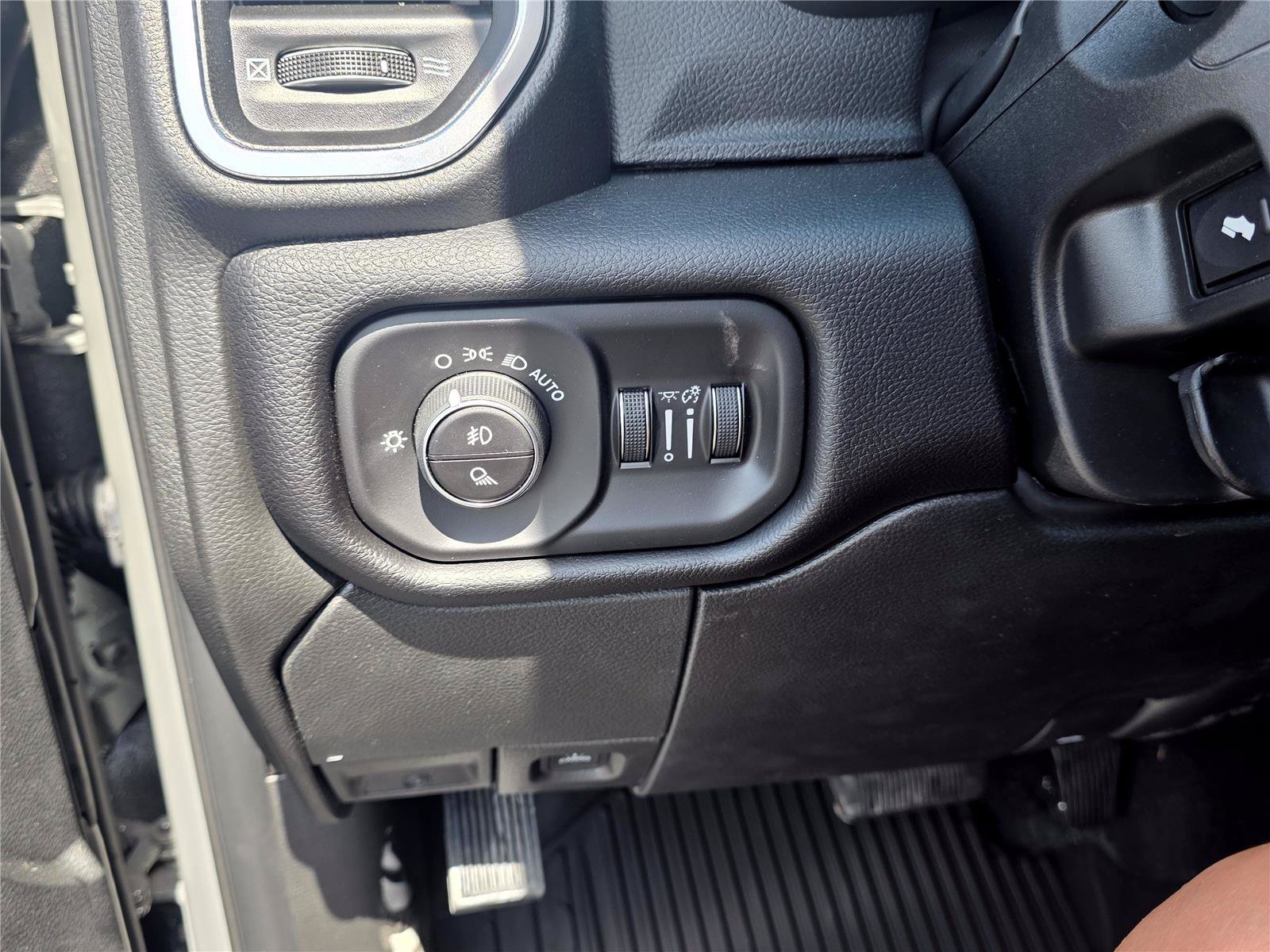 New 2026 RAM 2500 Laramie AWD/4WD image 23