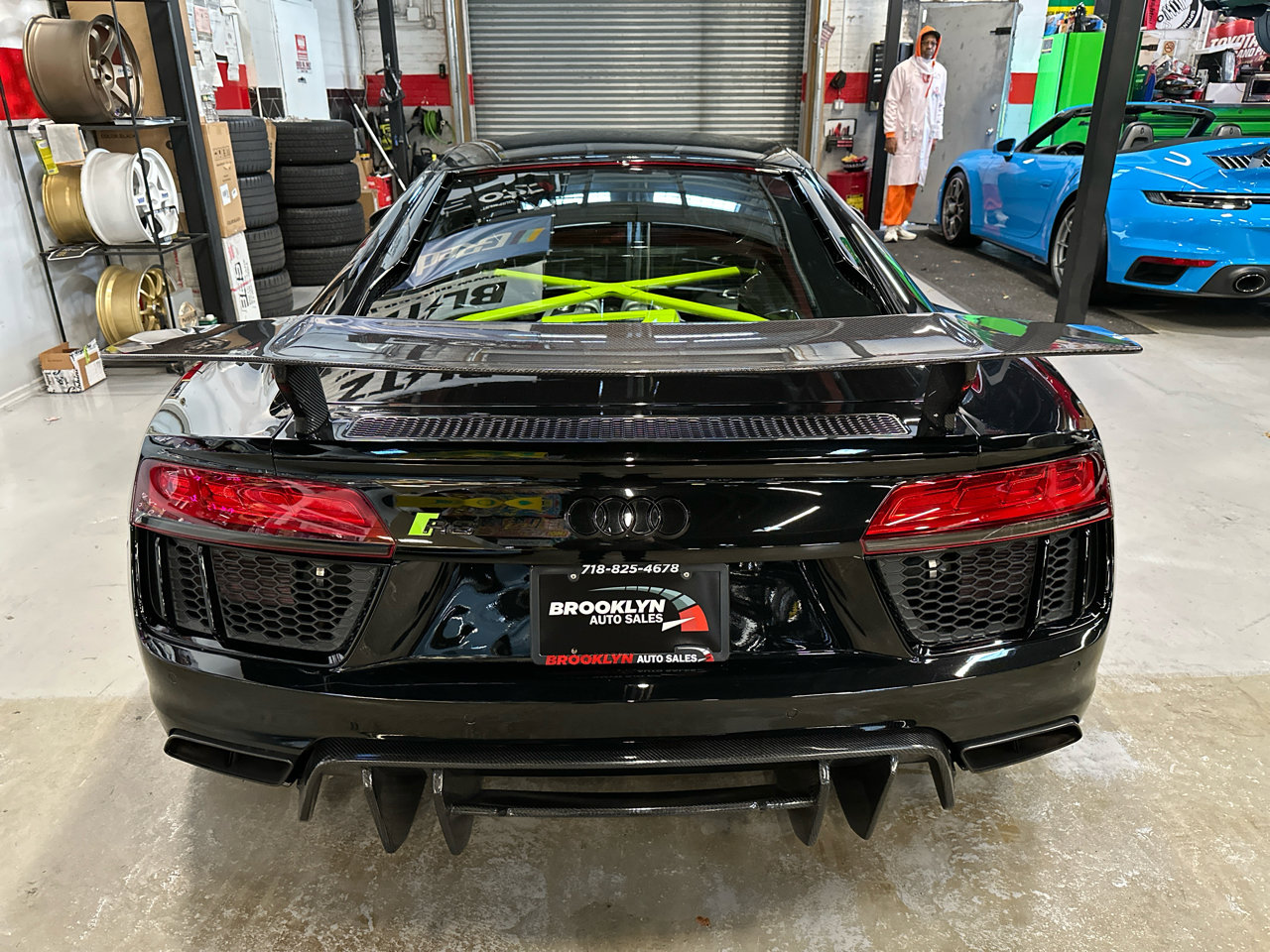 Used 2017 Audi R8 V10 w/ Carbon Exterior Package image 7