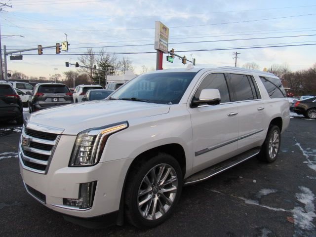 Used 2019 Cadillac Escalade ESV Luxury image 3