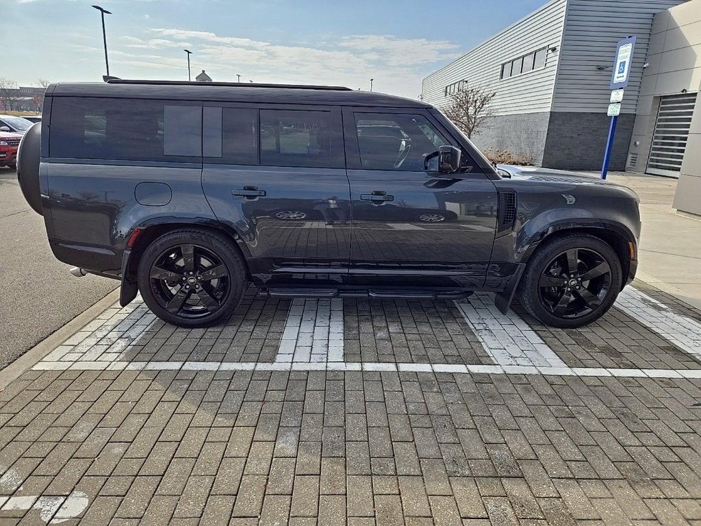 Certified 2025 Land Rover Defender 130 V8 image 4