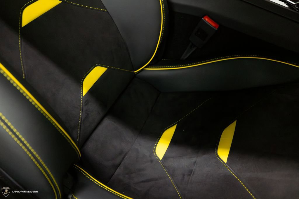 Used 2022 Lamborghini Huracan EVO RWD image 35