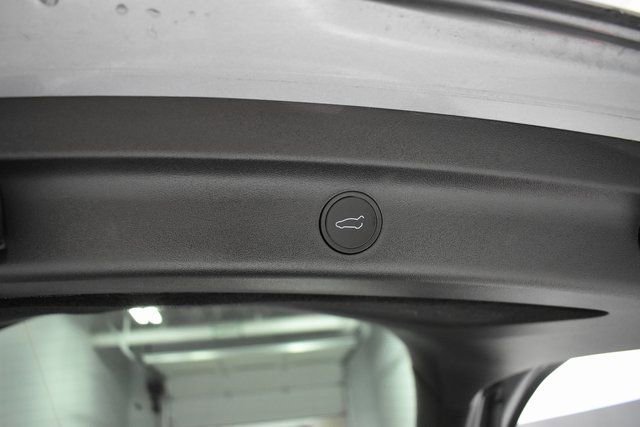 Used 2025 Tesla Model Y Long Range image 30