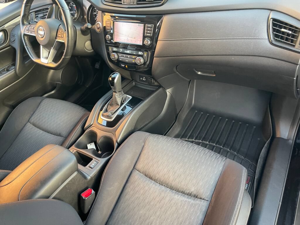 Used 2018 Nissan Rogue AWD image 32