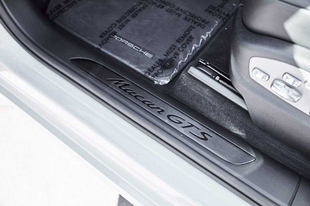 Used 2025 Porsche Macan GTS image 38