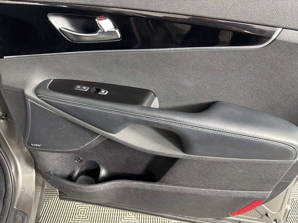 Used 2017 Kia Sorento SX image 42