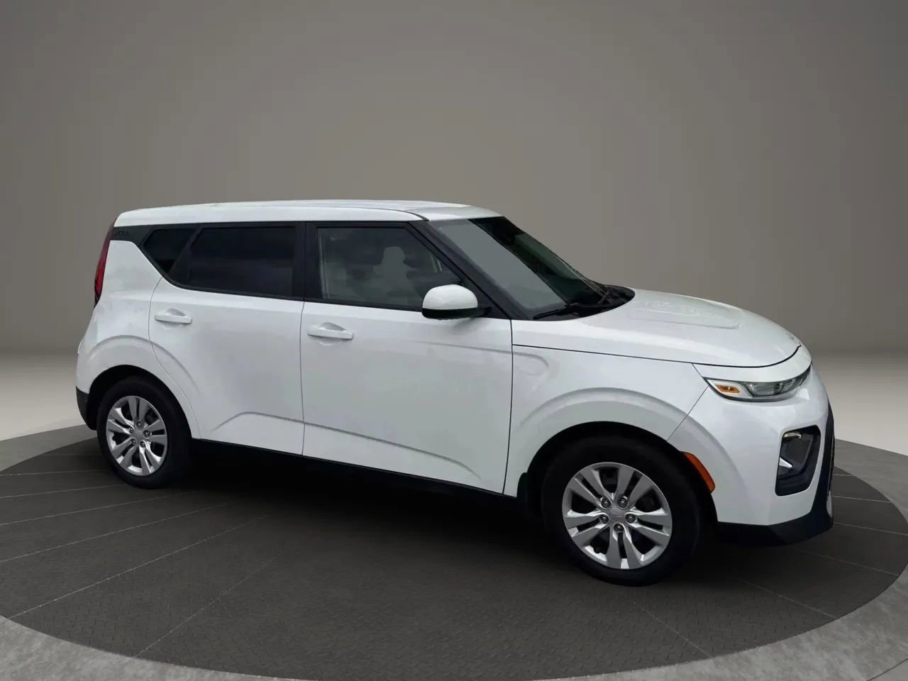 Used 2022 Kia Soul LX image 2