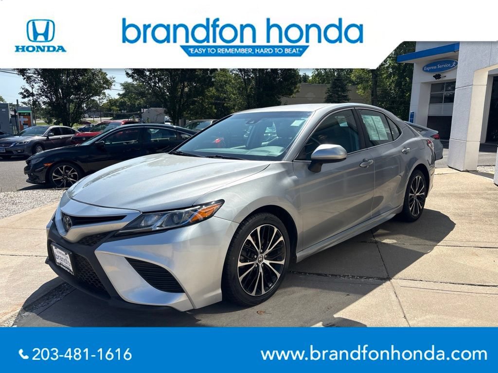 Used 2020 Toyota Camry SE FWD image 3
