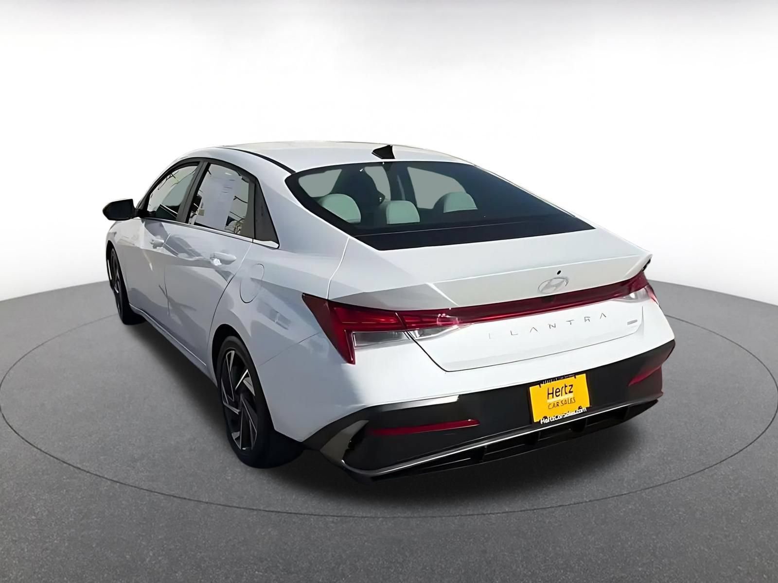 Used 2025 Hyundai Elantra Limited FWD image 10