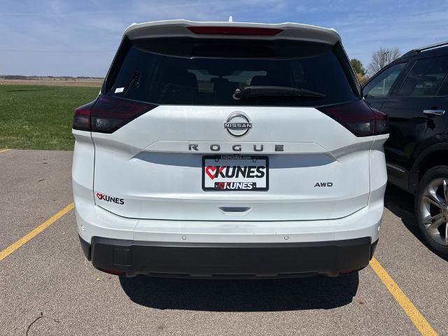 Used 2025 Nissan Rogue SV image 11