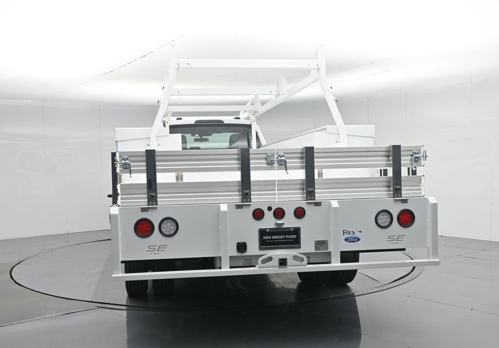New 2025 Ford F450 XL w/ XL Chrome Package RWD image 28