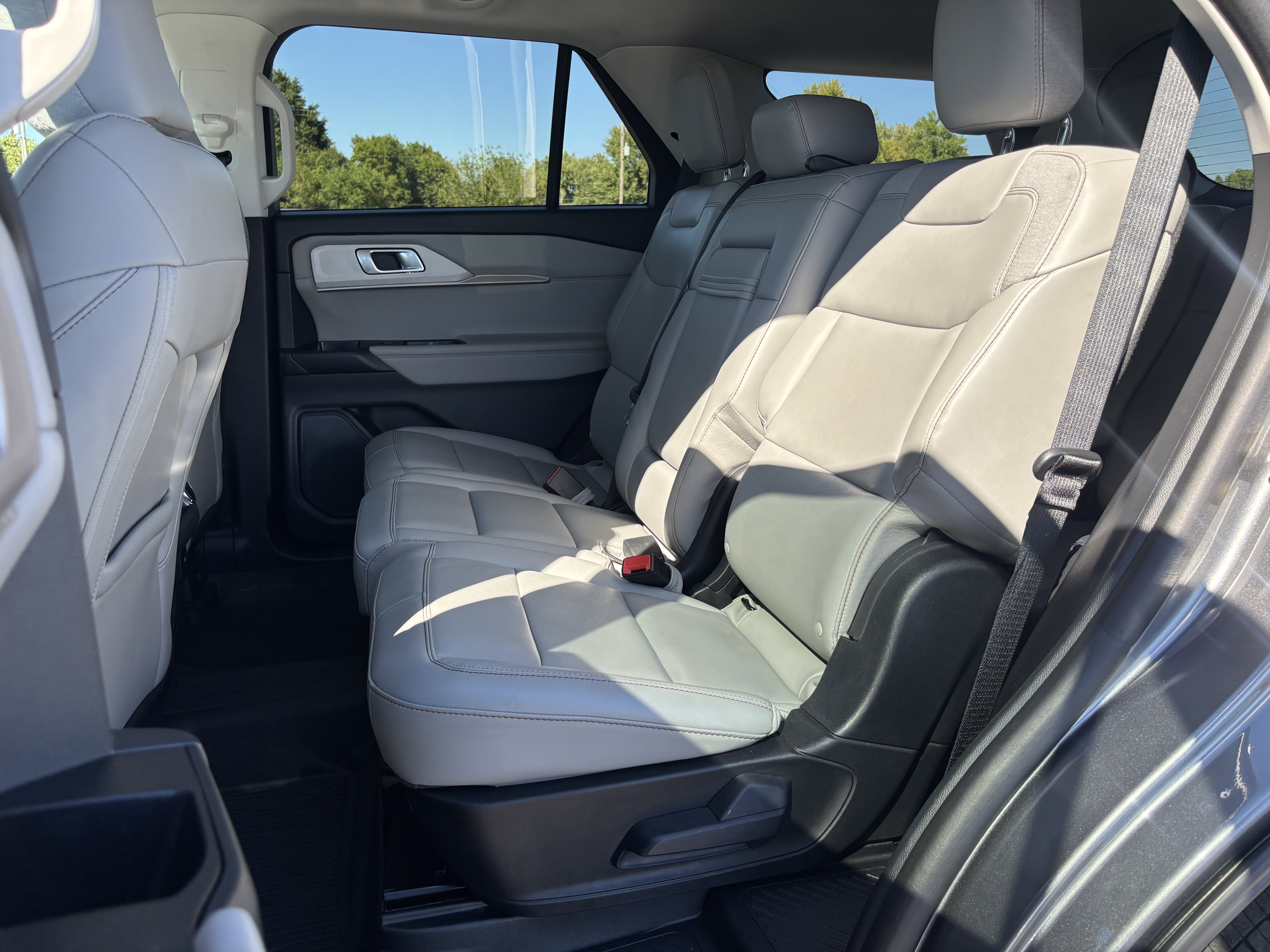 Used 2025 Ford Explorer Active w/ Active Comfort Package AWD/4WD image 27