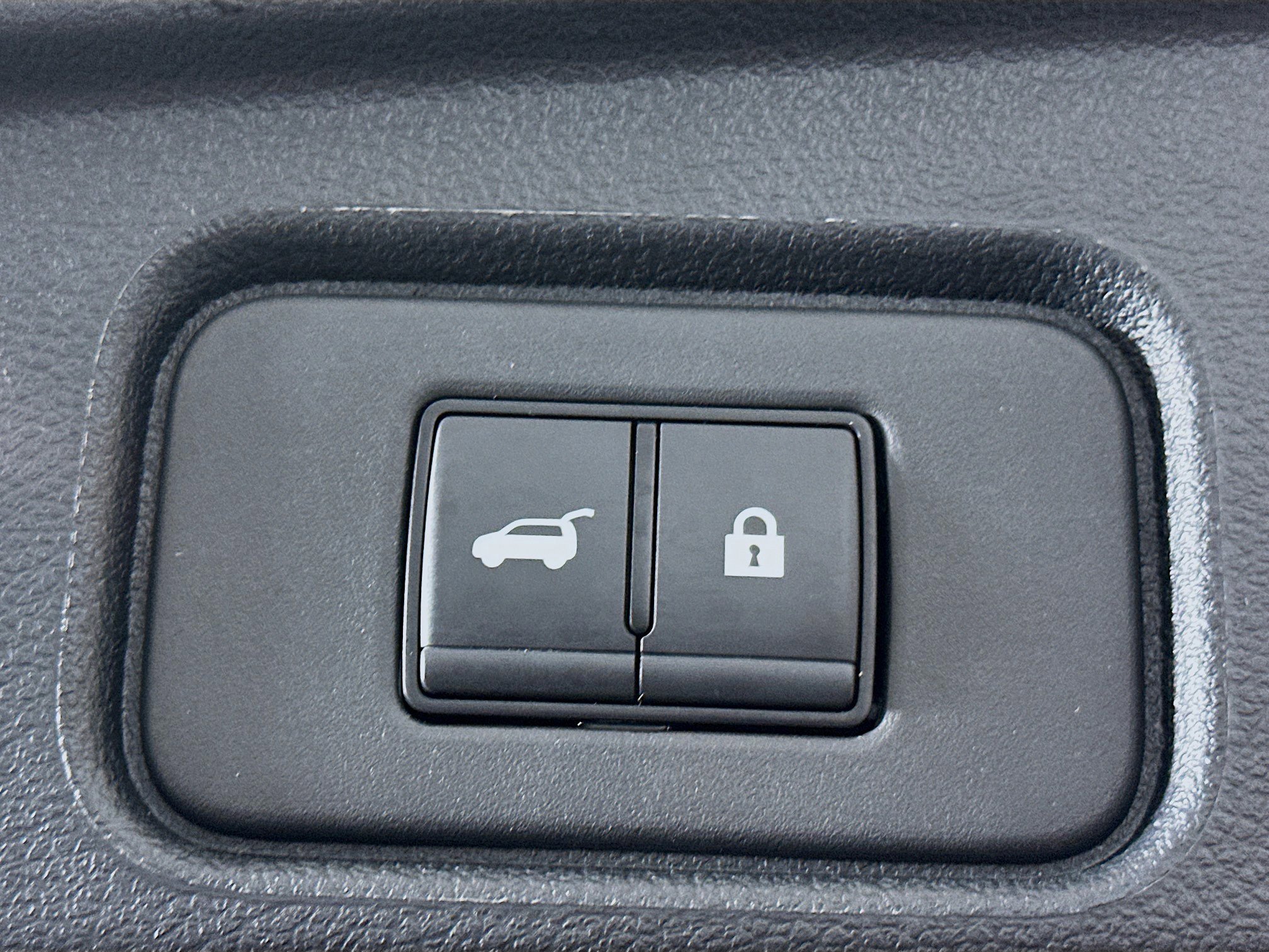 Used 2025 Nissan Pathfinder SV image 30